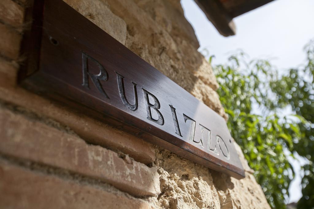 Agriturismo Il Torrione Lecchi Buitenkant foto