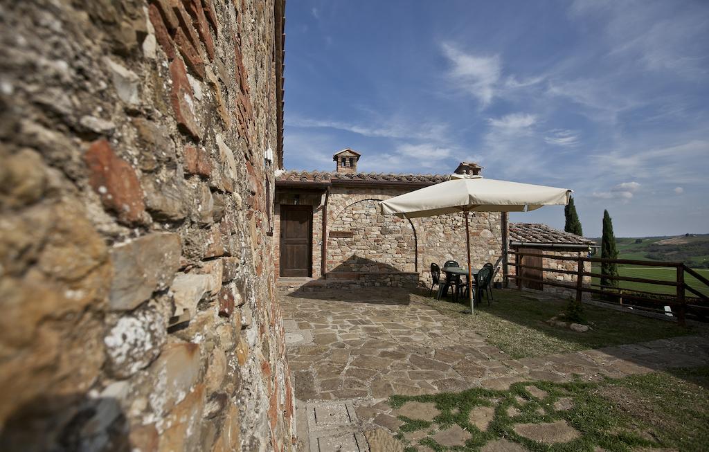 Agriturismo Il Torrione Lecchi Buitenkant foto